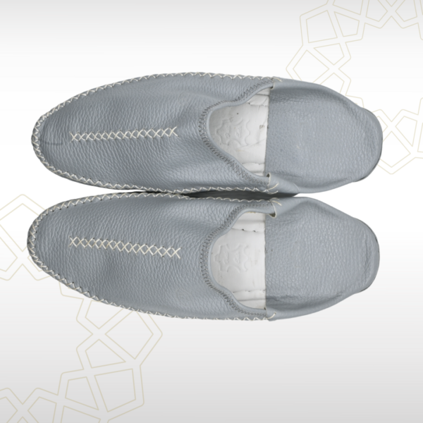 Babouche Grise Élégante en Cuir Véritable – Confort et Finesse Artisanale (41-46) – Image 3